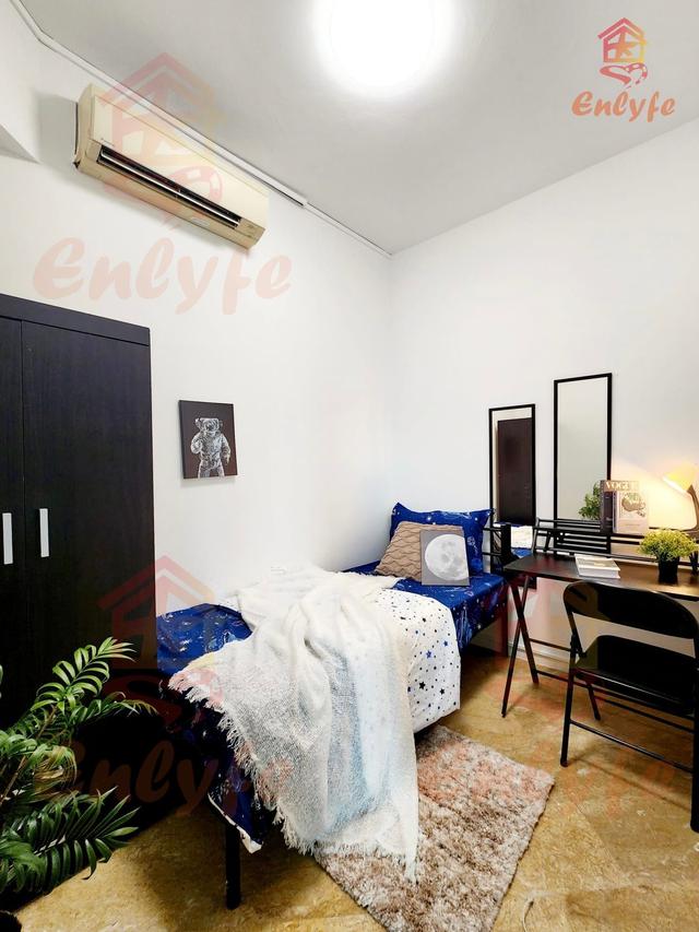 512165115305 Parc Oasis Room 5
